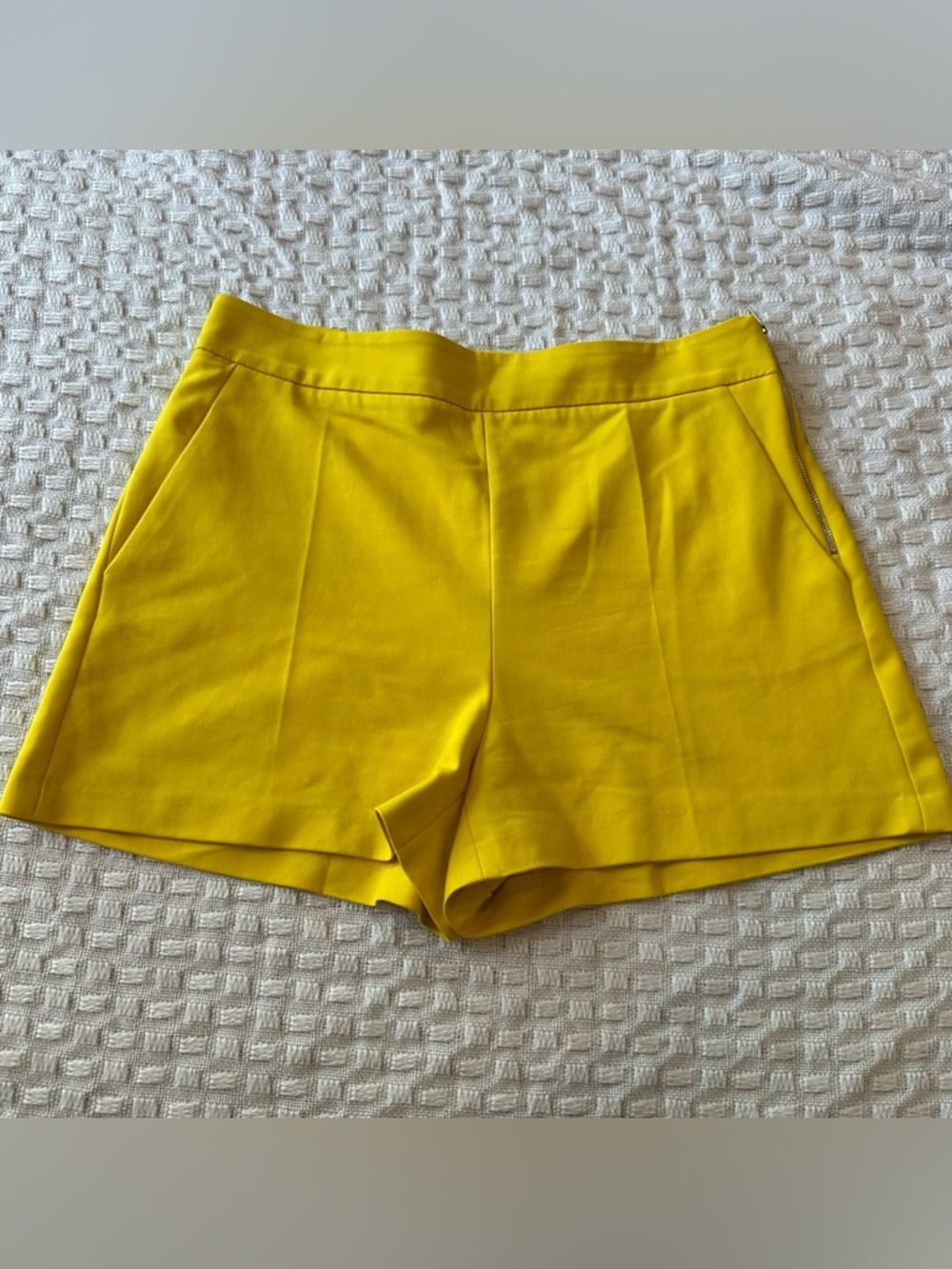 Zara Yellow Gold Tailored Shorts Women’s Size Large